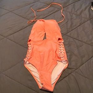 Cupshe Gone With the Wind Solid One-piece Swimsuit